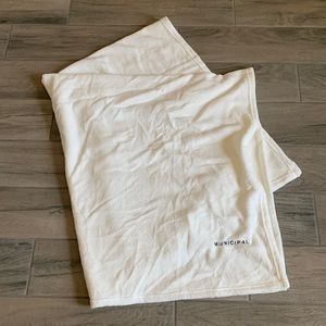 Port authority municipal white blanket